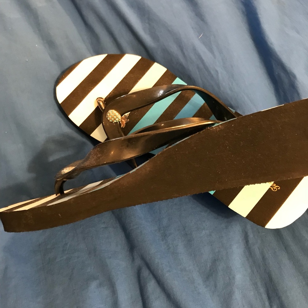 Tommy Bahama flip-flops